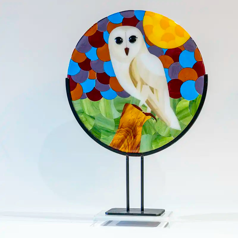 Barn owl made of glass on stand