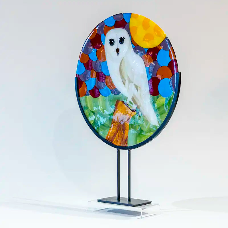 Barn owl made of glass on stand